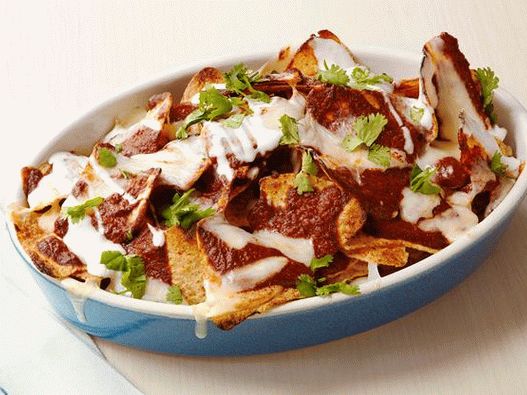 Photo Nacho with mole sauce