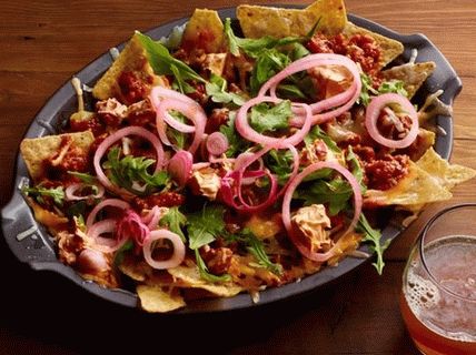 Photo of Nachos with spicy meat stew and pickled onions
