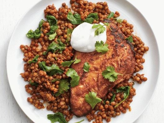 Photo Natural tandoori turkey cutlets with lentils