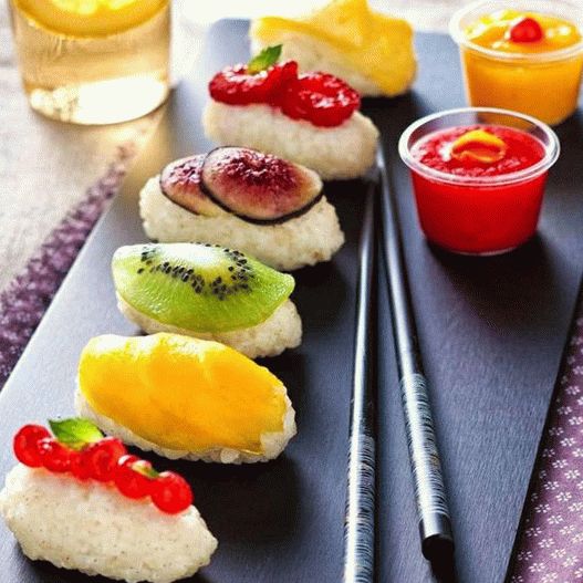 Photo Unusual fruit sushi