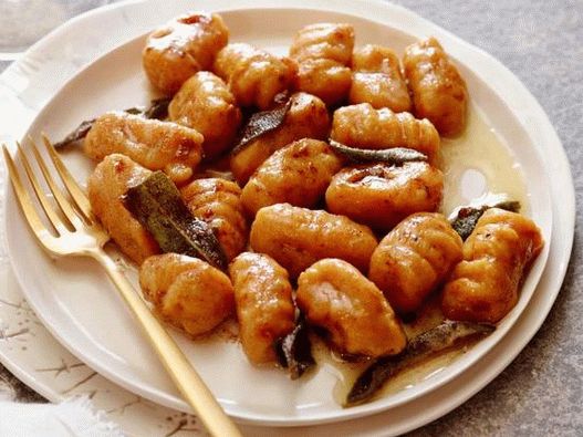 Photo of sweet potato gnocchi with brown butter, maple syrup, cinnamon and sage sauce