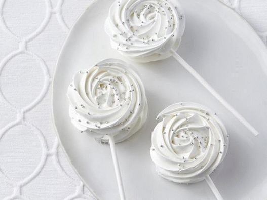 Meringues on sticks