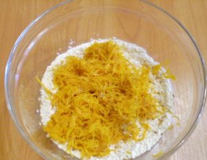 Pumpkin fritters with semolina