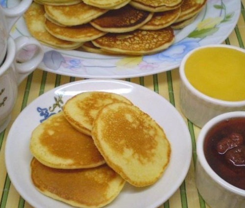 Kefir fritters with lemon