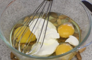 Omelet with sour cream
