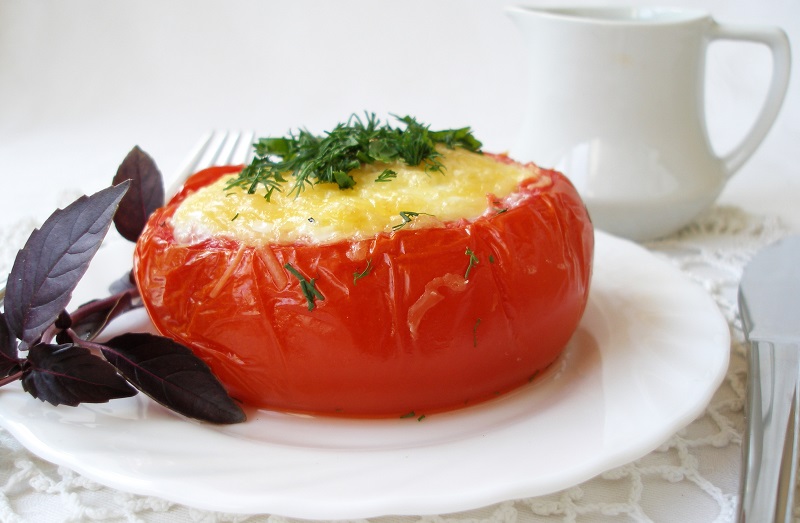 Omelet in tomato