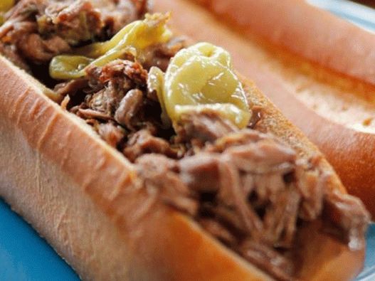 Photo of the dish - Torn beef and caramelized onions on buns