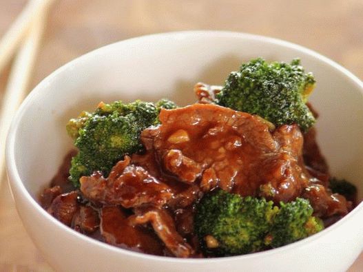 Photo of the dish - Steak with broccoli, stewed in Asian oyster sauce