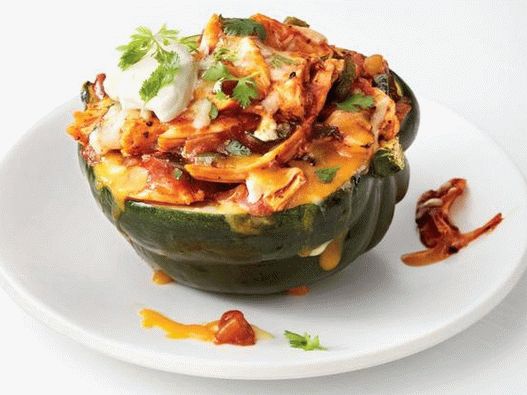 Photo of the dish - Baked pumpkin stuffed with chicken in enchiladas sauce