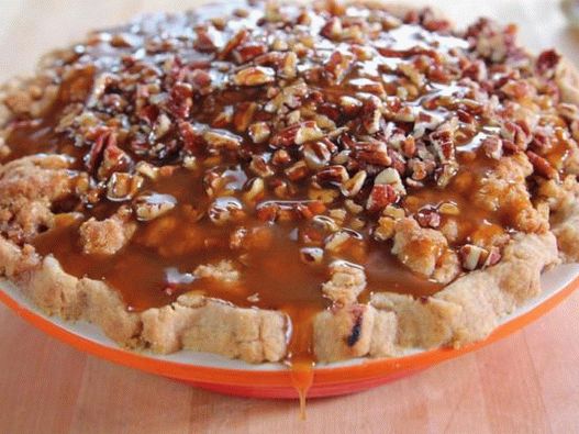Photo of the dish - Pie with apples and caramel-nut topping