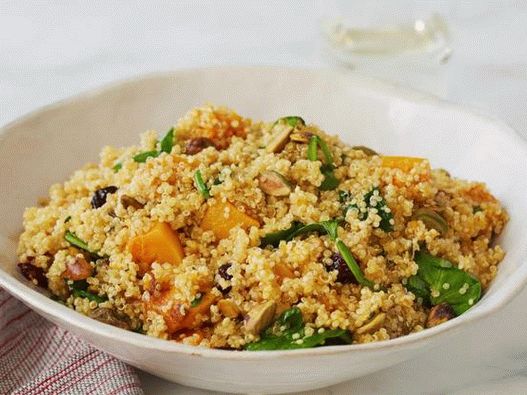 Quinoa with baked butternut squash, spinach and thyme