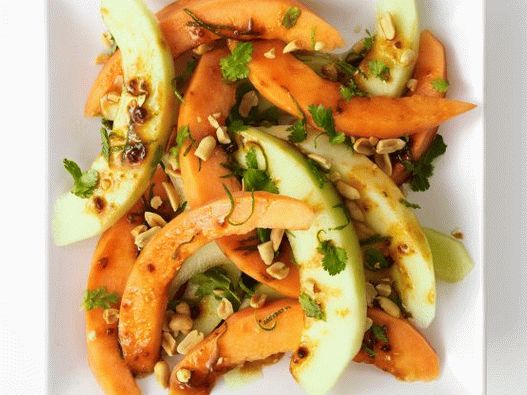 Photo Spicy salad with melon