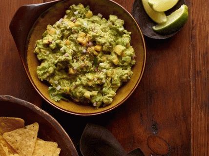 Photo Spicy Guacamole Sauce with Mango