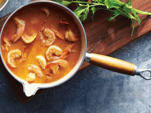 Photo Spicy shrimp soup with coconut milk
