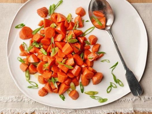 Photo Sharp-sweet carrots with green onions in the microwave