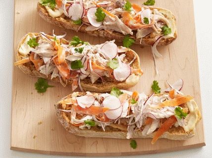 Photo Open Vietnamese chicken sandwiches