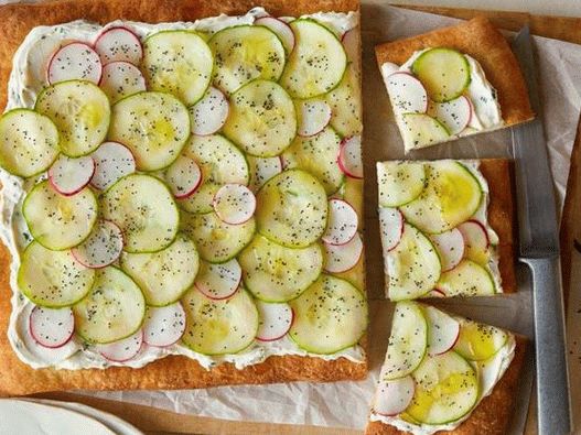 Photo Open pie with vegetable carpaccio