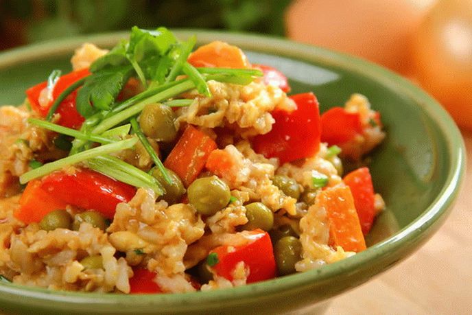 Boiled rice with vegetables