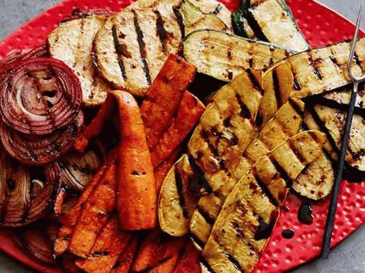 Photo Grilled vegetables in balsamic glaze