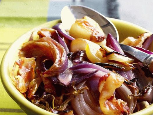 Onion salad in grilled foil