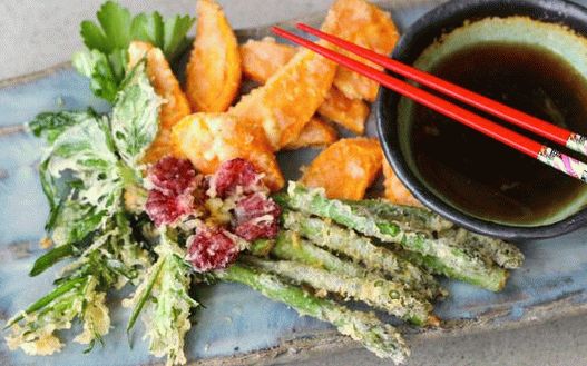Photo Vegetables tempura with soy sauce
