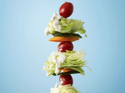 Photo Vegetable appetizer on skewers