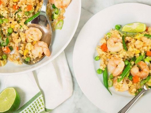 Photo Vegetable Cauliflower Rice with Fried Shrimp
