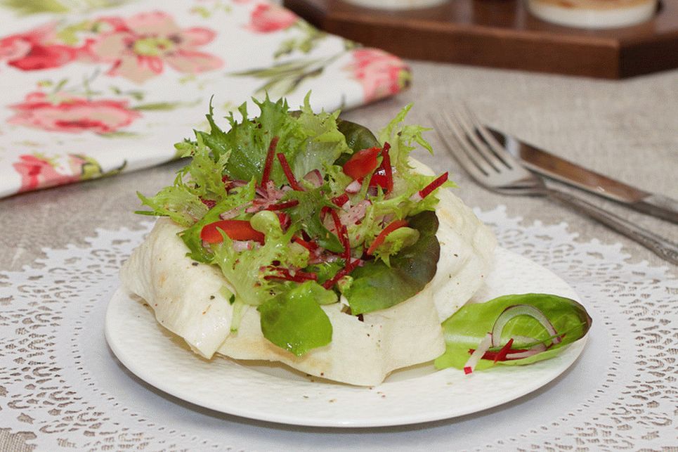 Vegetable salad in pita bread