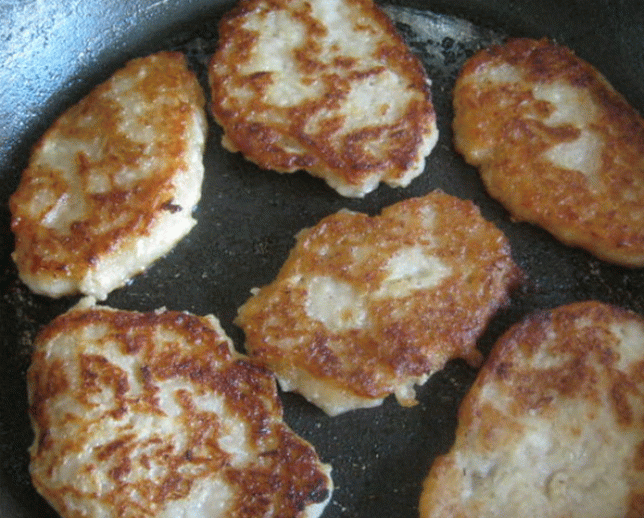 Oatmeal pancakes with apple