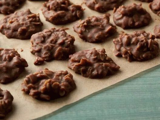 Photo Oatmeal cookies without flour, from peanut butter and chocolate