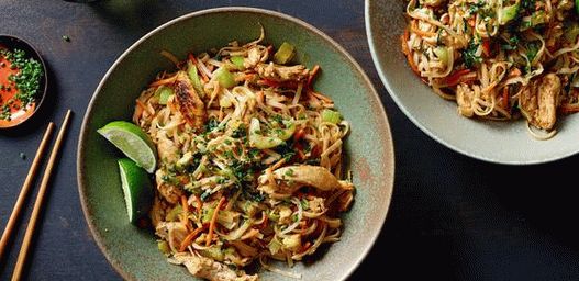 Photo Pad Thai with Chicken and Shrimp