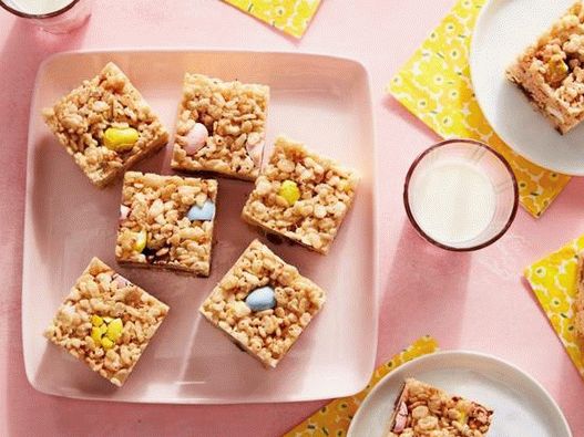 Photo Easter marshmallow and rice paddy bars