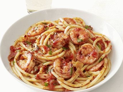 Photo of shrimp pasta with shrimp and sauce