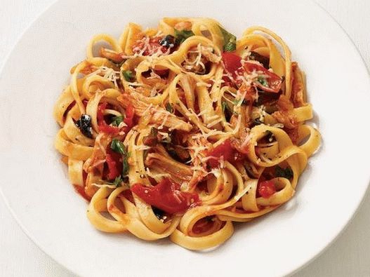 Photo of fettuccine pasta with chicken and olives