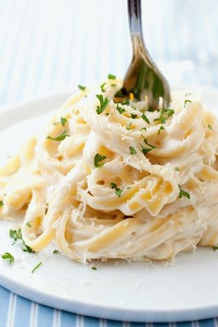 Photo Fettuccine Pasta with Alfredo Sauce