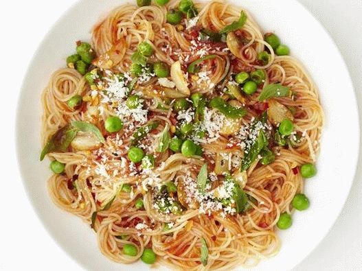 Photo of Pasta cappellini in garlic and tomato sauce with green peas