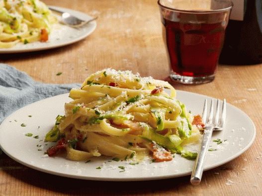 Photo Carbonara Pasta with Asparagus