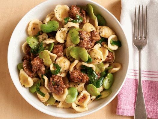 Photo of orecchiette pasta with wild garlic and beans