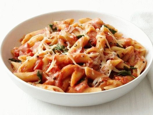 Photo Penne pasta with tomato and vodka sauce