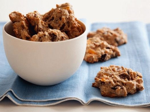 Photo Cookies with oatmeal, dried fruits, nuts and pieces of chocolate