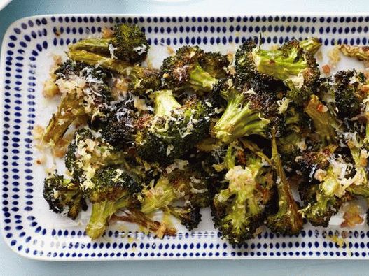 Photo Baked Broccoli with Asiago Cheese