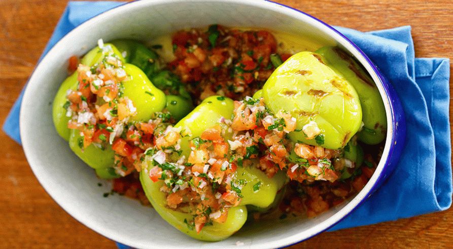 Grilled peppers with sauce