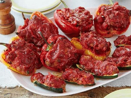 Photo Peppers and zucchini stuffed with turkey, baked with marinara sauce