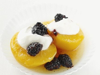 Photo of Peaches with whipped cream