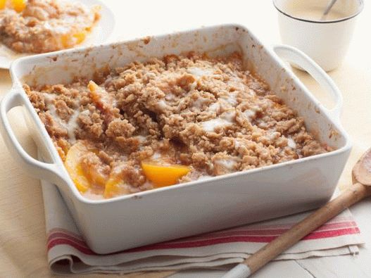 Photo Peach crisp in creamy maple sauce
