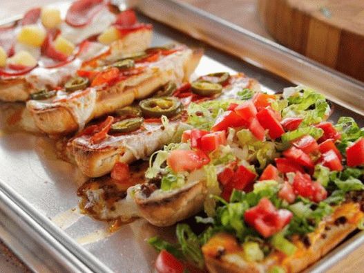 Photo Pizza assortment with french baguette