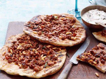 Photo Pizza with lamb forcemeat