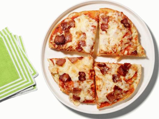 Photo Pizza with bacon and three types of cheese