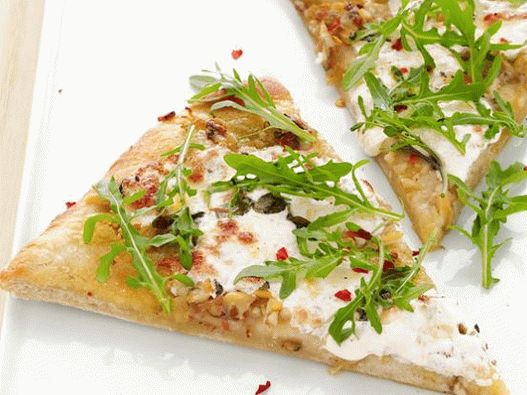 Photo Pizza with white sauce and vongole