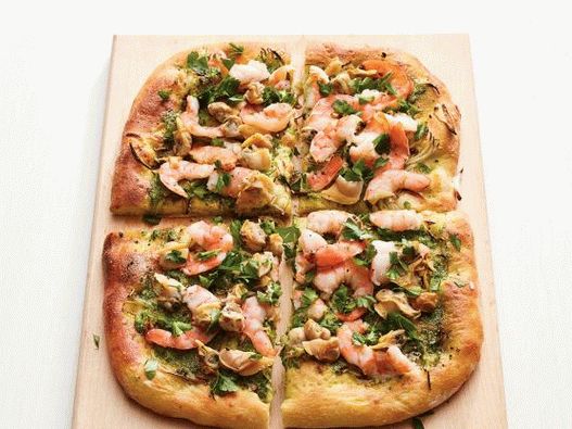 Photo Pizza with shrimp and shellfish